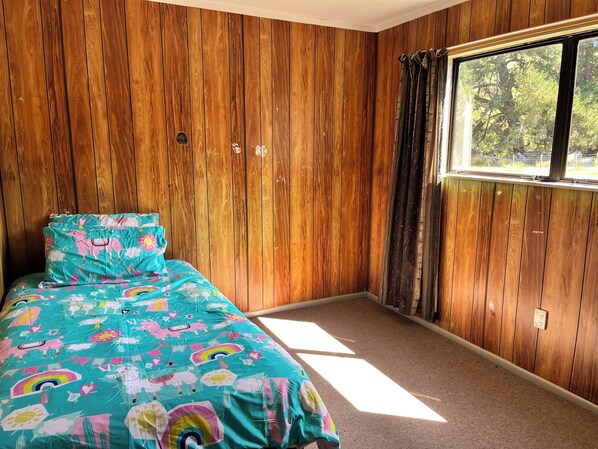 3 bedrooms, bed sheets