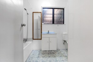 Towels, soap, toilet paper - Alpaca Farm Cottage (Ongarue)