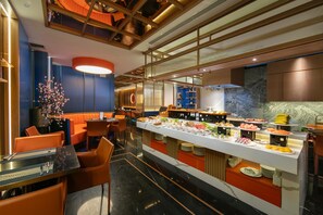 Free daily buffet breakfast - Aurora Oriental Hotel (Hanoi)