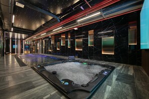 Indoor pool - Aurora Oriental Hotel (Hanoi)