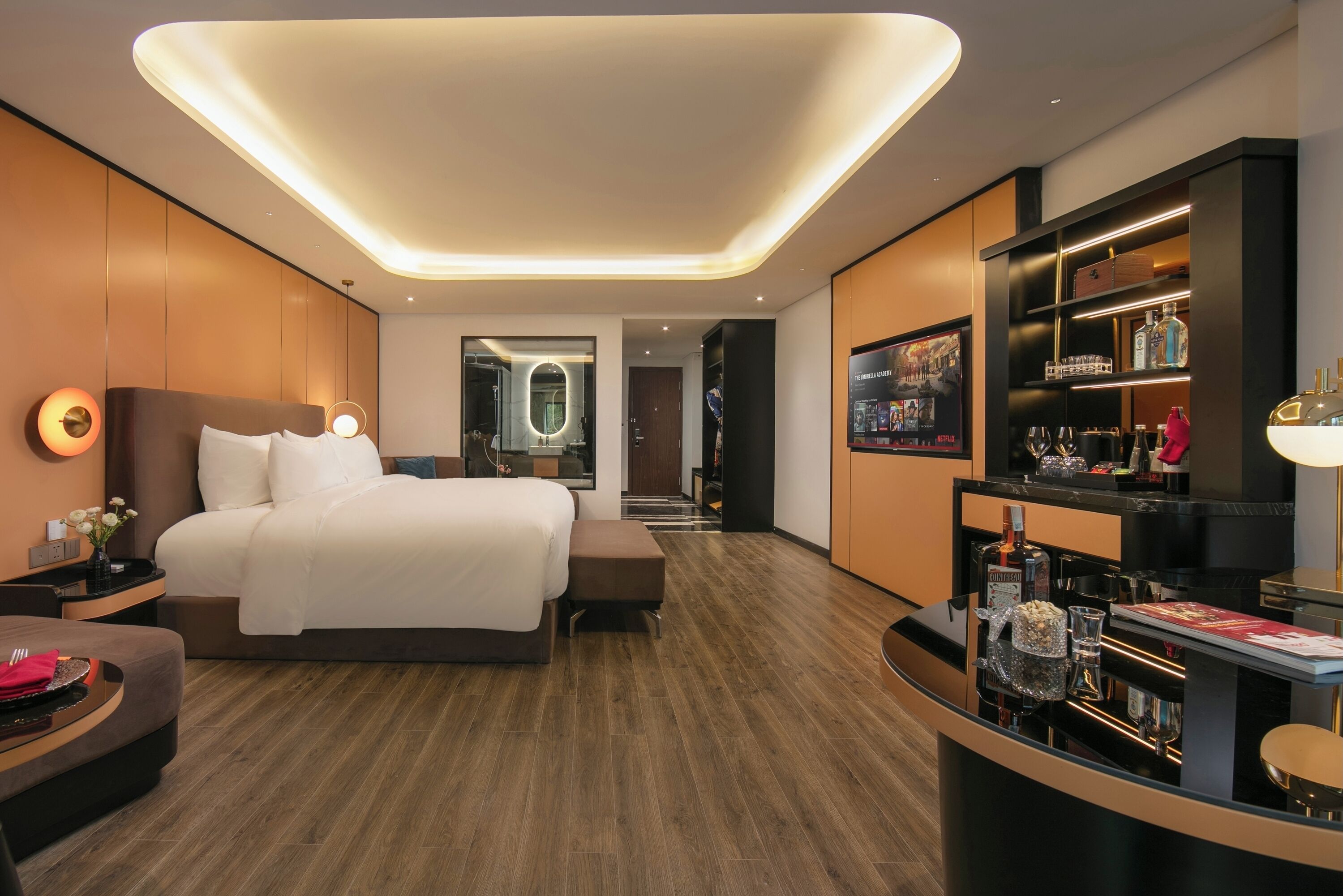 Luxury Double Room, 1 King Bed, City View | Minibar, in-room safe, individually decorated, desk