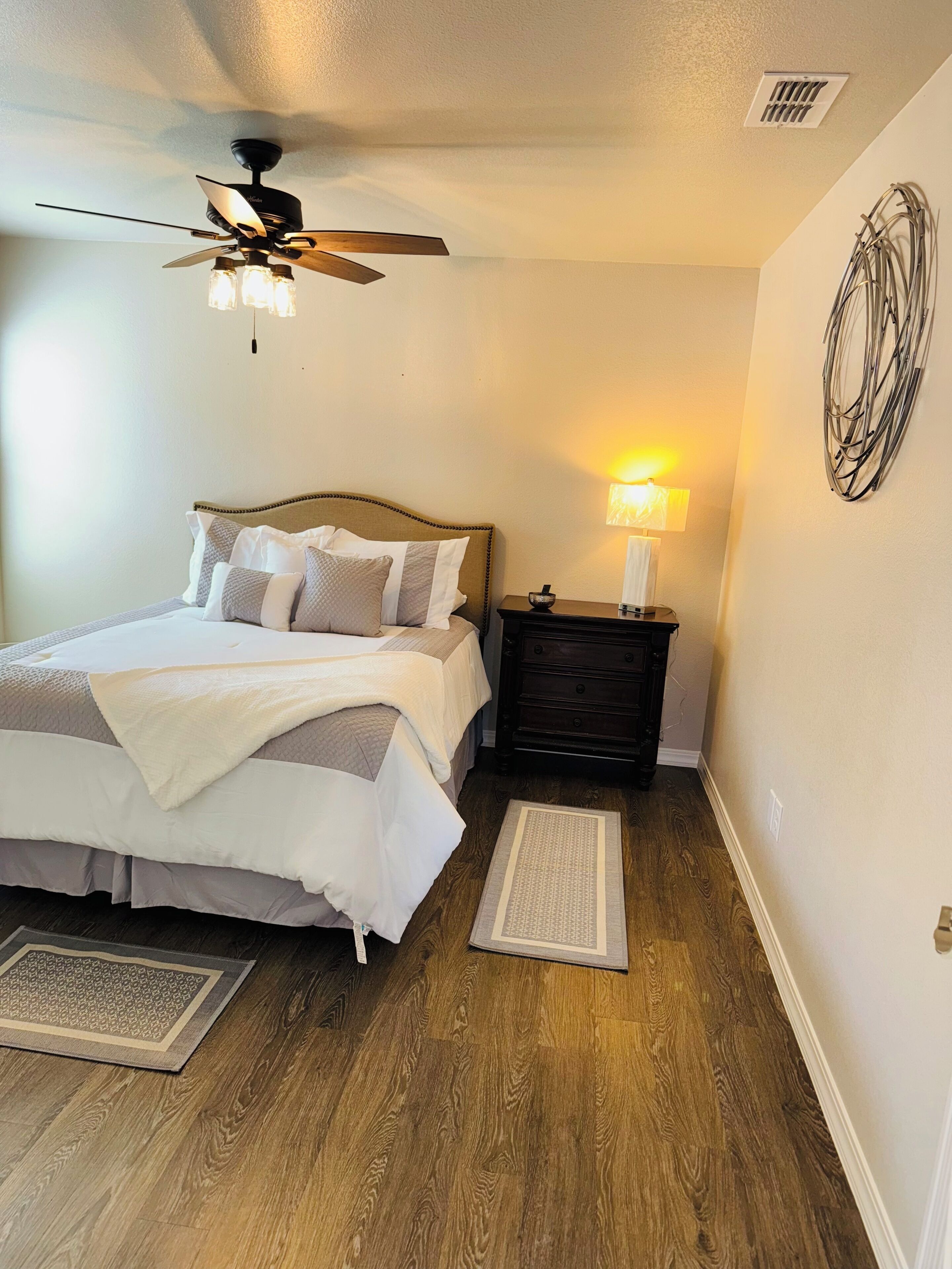 3 bedrooms, iron/ironing board, WiFi, bed sheets