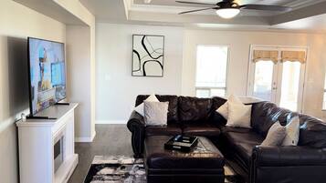 Smart TV, fireplace