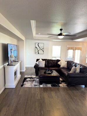 Smart TV, fireplace