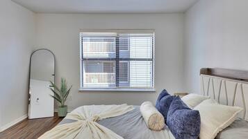 2 bedrooms, iron/ironing board, WiFi, bed sheets