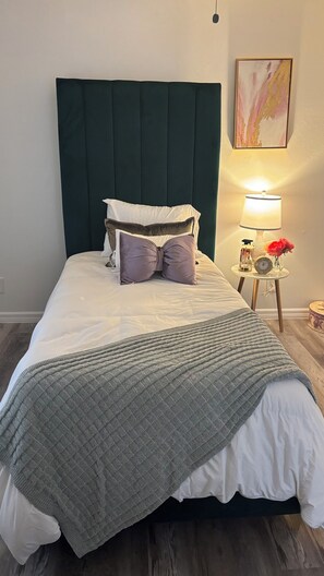 3 slaapkamers, een bureau, een strijkplank/strijkijzer, gratis wifi