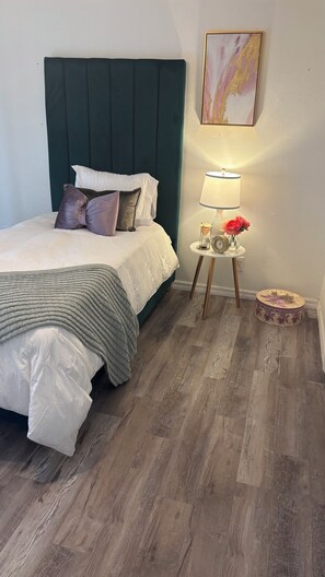3 habitaciones, escritorio, tabla de planchar con plancha y wifi gratis 