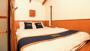 Escritorio y ropa de cama 