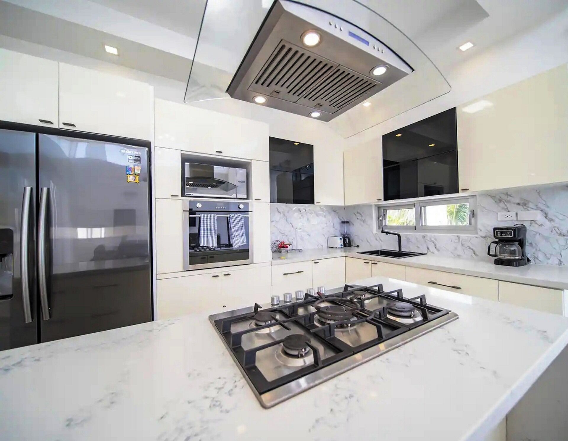 Fridge, microwave, stovetop, cookware/dishes/utensils