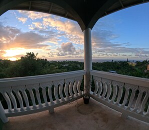 Property grounds - Breathtaking Luxury cottage in Ironshore with AC, WiFi, Home Theater & Much more (St. James Parish)