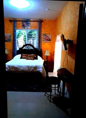 4 bedrooms, desk, iron/ironing board, WiFi