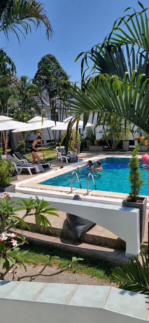 حمّام سباحة خارجي