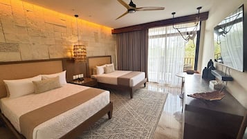 Habitación doble estándar, balcón | Ropa de cama de alta calidad, edredón y escritorio