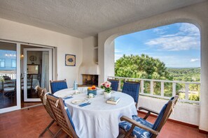 Outdoor dining - SPECTACULAR VILLA WITH PRIVATE POOL IN MONTGÓ, L'ESCALA (L'Escala)