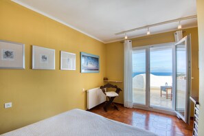 4 bedrooms, bed sheets