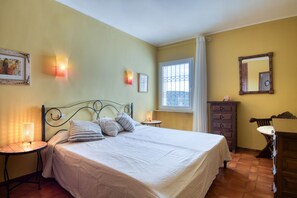 4 bedrooms, bed sheets - SPECTACULAR VILLA WITH PRIVATE POOL IN MONTGÓ, L'ESCALA (L'Escala)