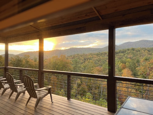 Rustic Ellijay Cabin Private Hot Tub Scenic Mountain View’s-close to Blue Ridge