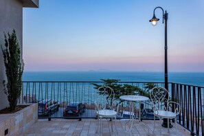 Signature Studio Suite, Sea View