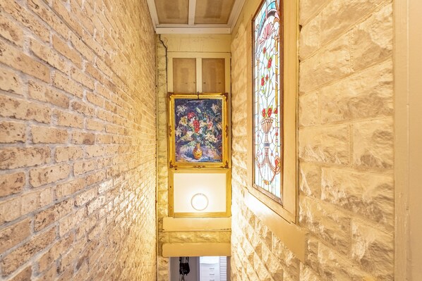 Interior - Charming 3B2.5b house with AC, WiFi in historic district of Savannah (Savannah)