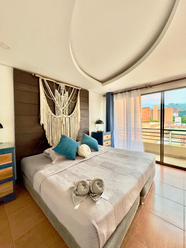 3 chambres, fer et planche à repasser, Wi-Fi, draps fournis