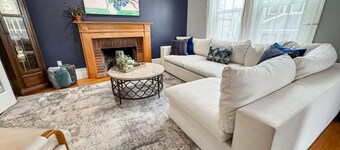 Southie Condo - Near Subway - Bring Pets - Pool Table