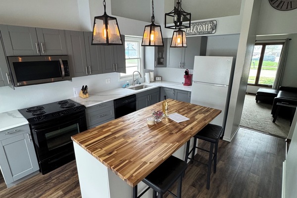 Microondas, horno, placa de cocina, lavavajillas