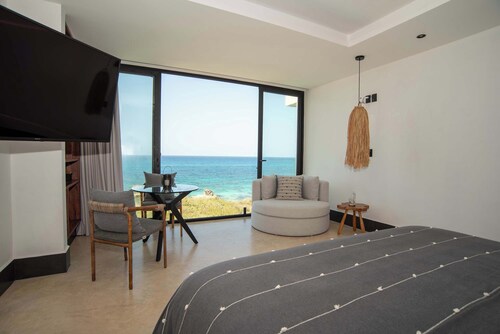 Casa Serena: Caribbean Paradise with Ocean View, Pool and Breathtaking Sunsets
