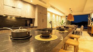 Coffee/tea maker, fridge, microwave, oven
