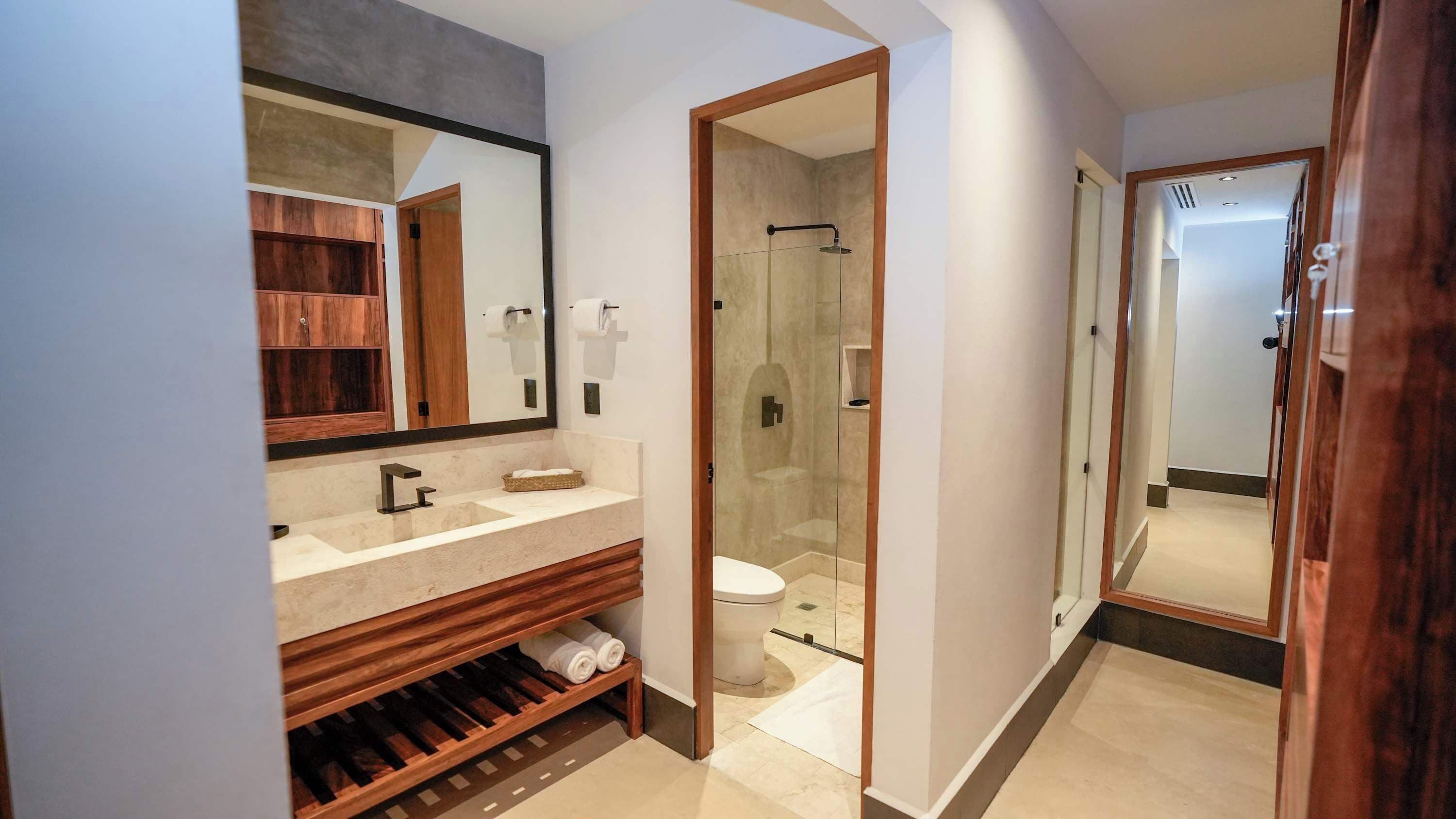 Douche, serviettes fournies