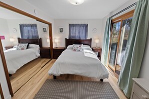 2 slaapkamers, een bureau, een strijkplank/strijkijzer, wifi