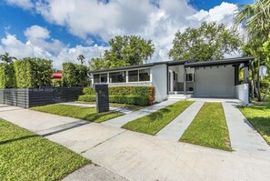 Exterior - NEW! Luxurious Miami Oasis – 3BD/2BTH Near Beaches, Airport & Entertainment (Miami)