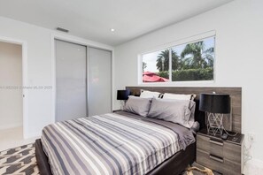 3 chambres, fer et planche à repasser, Wi-Fi, draps fournis