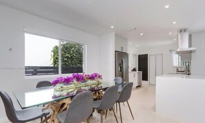 Dining - NEW! Luxurious Miami Oasis – 3BD/2BTH Near Beaches, Airport & Entertainment (Miami)