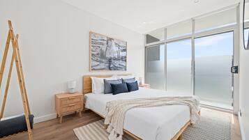 4 bedrooms, iron/ironing board, WiFi, bed sheets