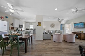 �تلفزيون ذكي، كرة قدم الطاولة، كُتُب