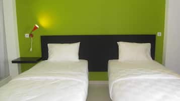 Escritorio, wifi gratis, ropa de cama