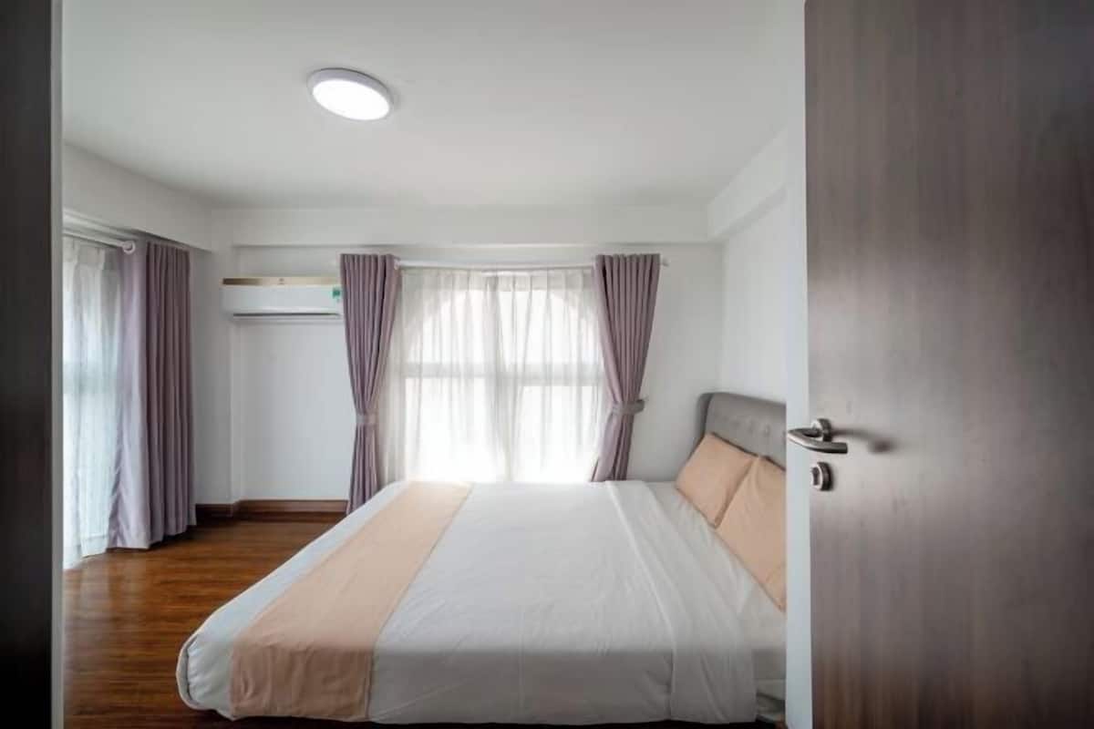 1 bedroom, Egyptian cotton sheets, premium bedding, minibar