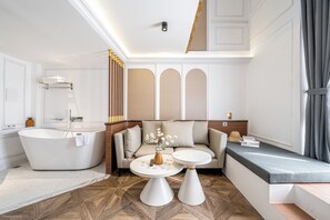 Departamento Deluxe, vista a la ciudad | Área de sala de estar