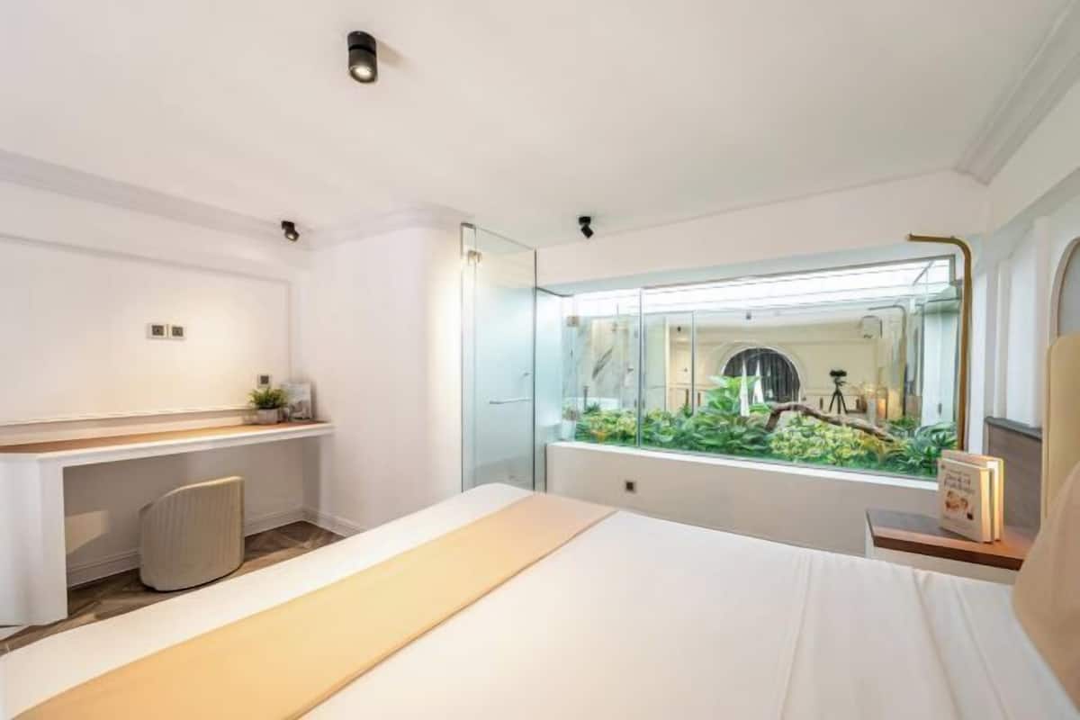 1 bedroom, Egyptian cotton sheets, premium bedding, minibar