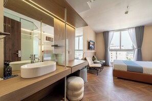 Luxe tweepersoonskamer, uitzicht op de stad | Lakens van Egyptisch katoen, luxe beddengoed, een minibar