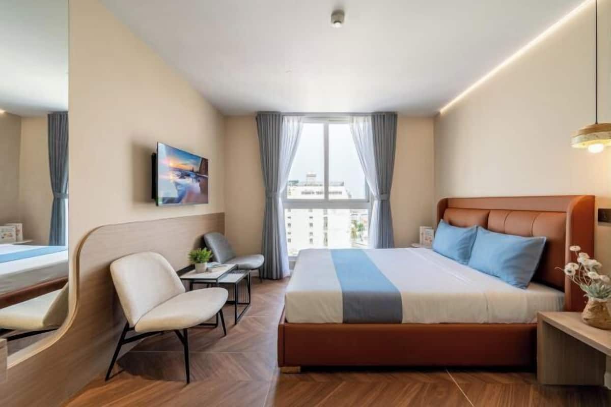 1 bedroom, Egyptian cotton sheets, premium bedding, minibar