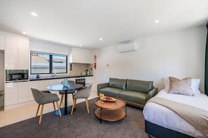 Suite de lujo, 1 habitación, vista a la montaña | Ropa de cama de alta calidad y camas con efecto memoria 