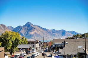 View from room - Luxe Suites and Apartments (Queenstown)
