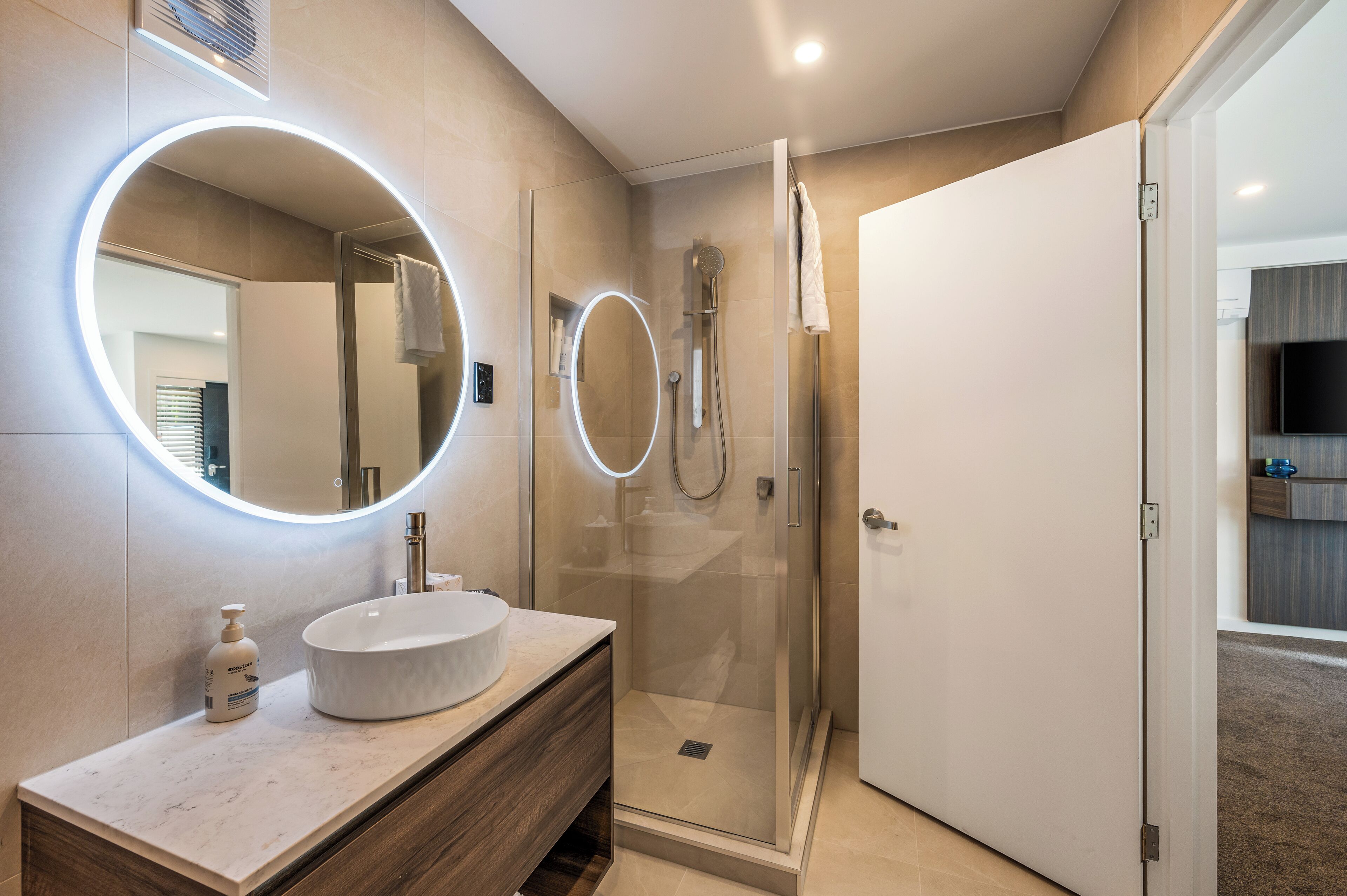 Photo - Luxe Suites & Apartments