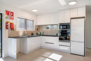 Luxury Suite, 2 Bedrooms, Garden View | Private kitchen