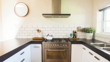 Micro-ondes, four, plaque de cuisson, lave-vaisselle