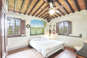 6 bedrooms, WiFi, bed sheets