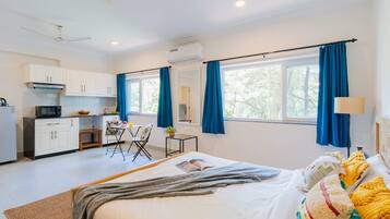 Estúdio luxo | 1 quarto, espaço de trabalho para notebook