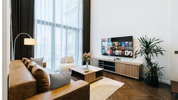 Superior Apartment, 2 Bedrooms, Kitchen, City View | Living area