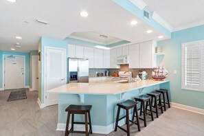 시그니처 콘도, 침실 3개, 발코니, 해변 전망 | 전용 주방 | 냉장고, 전자레인지, 오븐, 쿡탑